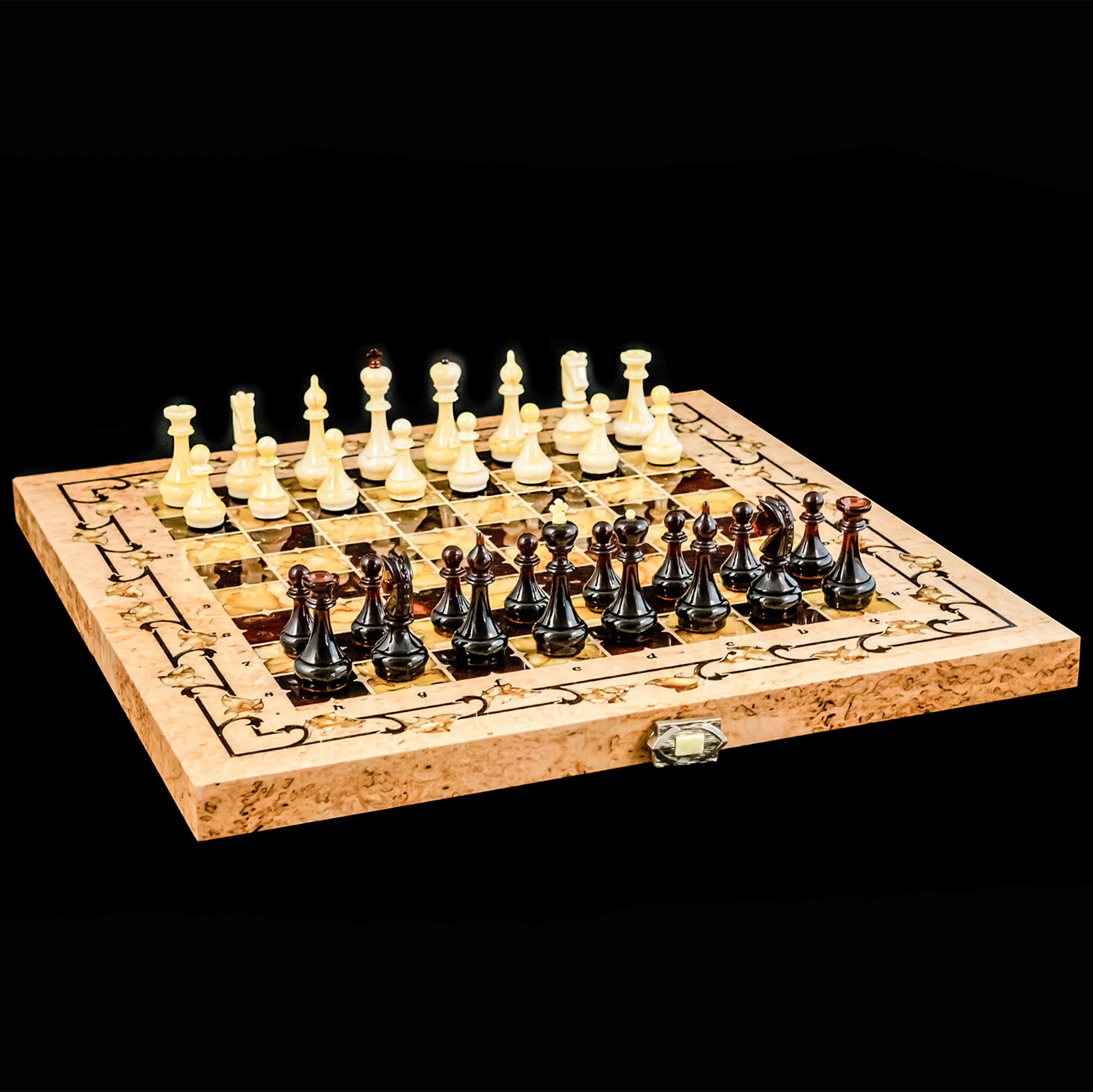 Шахматы из карельской берёзы и янтаря "Готика" - артикул: 75204 | Мосподарок 