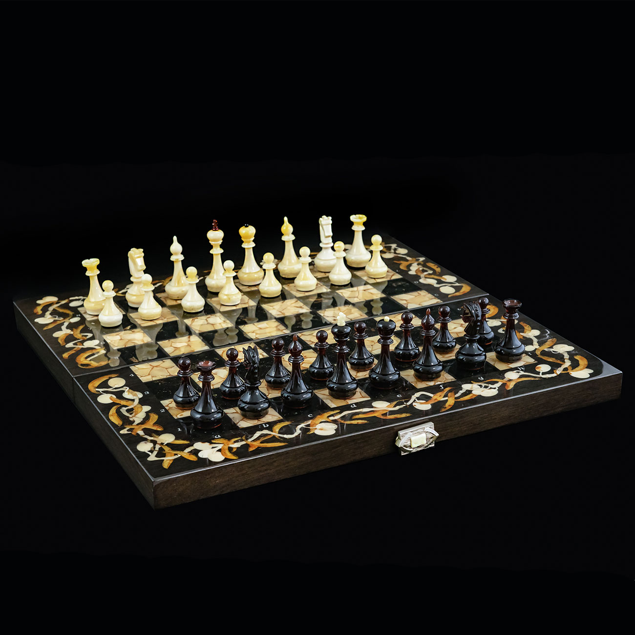 Шахматы из мореного дуба и янтаря "Олива" - артикул: 75206 | Мосподарок 