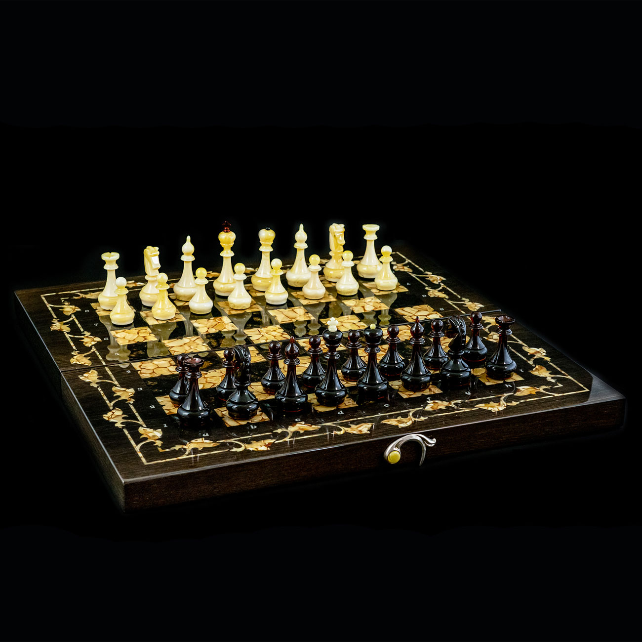 Шахматы из мореного дуба и янтаря "Готика" - артикул: 75205 | Мосподарок 