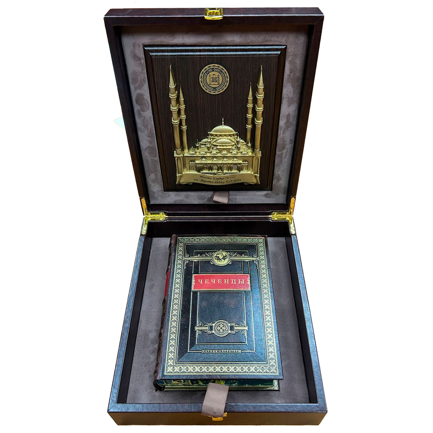 Подарочный набор с плакеткой "Чеченцы" - артикул: 121927 - стоимость: 60 000 руб. Подарочный набор с плакеткой "Чеченцы" - артикул: 121927 | Мосподарок