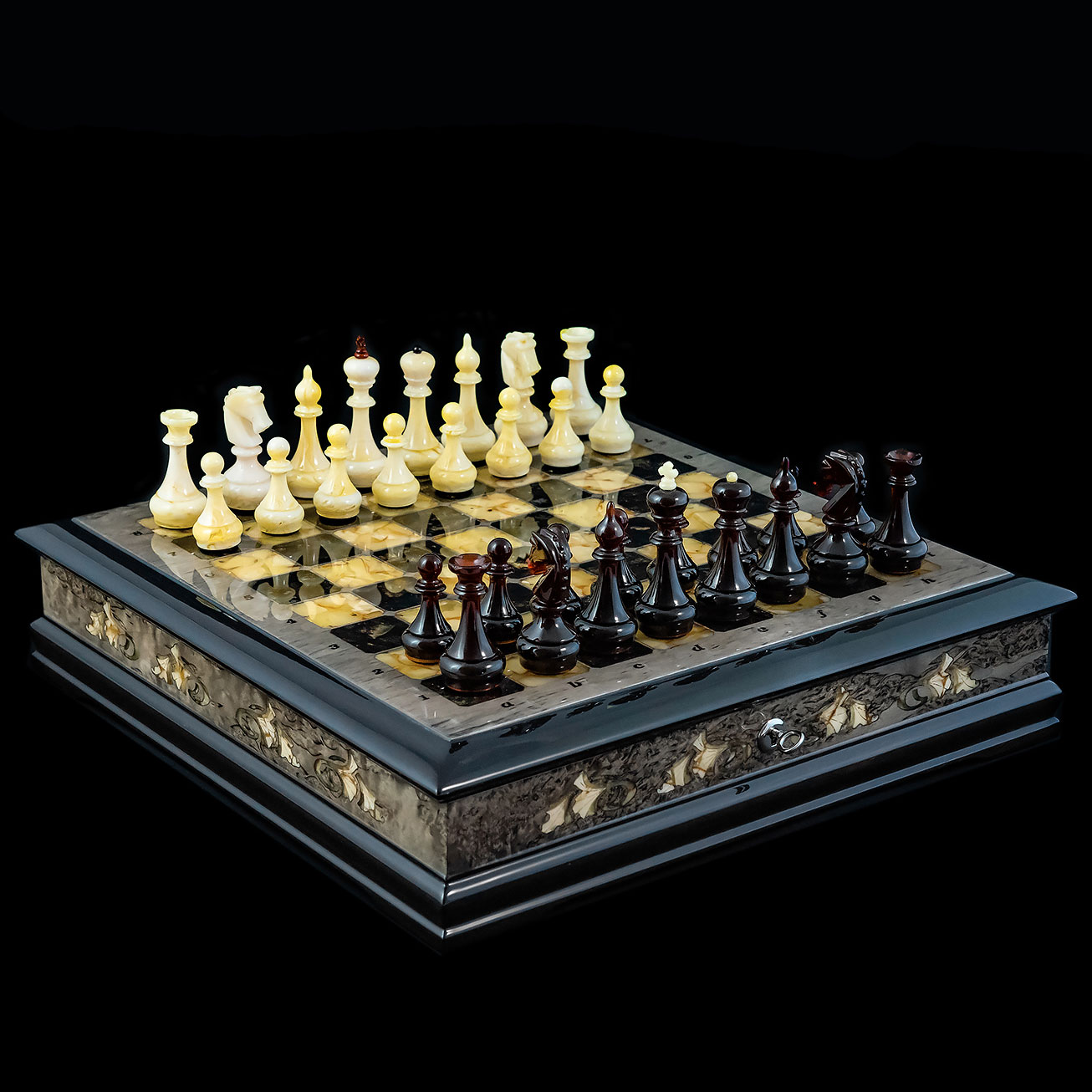 Шахматы в ларце из тонированной карельской берёзы и янтаря - артикул: 75203 | Мосподарок 