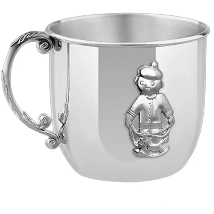 Детская серебряная кружка КД "Мальчик" на 1 персону - артикул: AK01163 - стоимость: 31 900 руб. Детская серебряная кружка КД "Мальчик" на 1 персону - артикул: AK01163 | Мосподарок