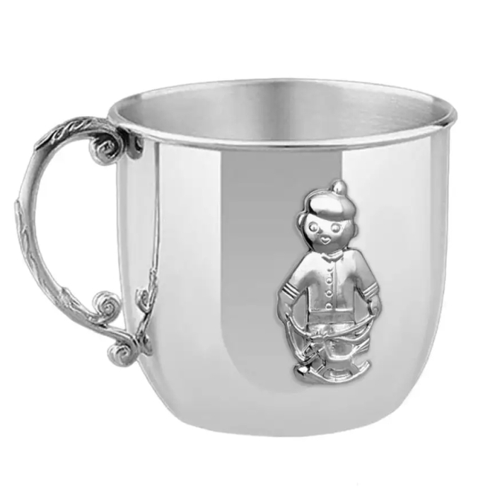 Набор детский серебряный КД "Мальчик": кружка и ложка, на 1 персону - артикул: AK01169 - стоимость: 42 200 руб. Набор детский серебряный КД "Мальчик": кружка и ложка, на 1 персону - артикул: AK01169 | Мосподарок