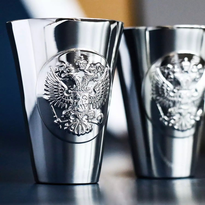 Набор стопок для водки из серебра "Герб" на 2 персоны - артикул: AK01310 - стоимость: 26 200 руб. Набор стопок для водки из серебра "Герб" на 2 персоны - артикул: AK01310 | Мосподарок