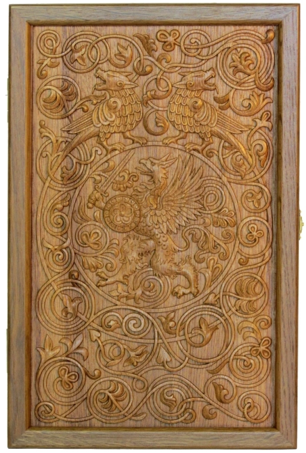 Резные дорожные нарды-шашки из массива чёрного дуба "Грифон геральдический с круглым щитом"