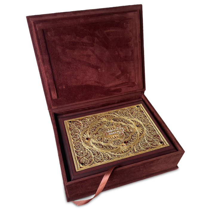 Библия большая на церковно-славянском языке с литьем и филигранью (золото) и гранатами - артикул: 800113 | Мосподарок 