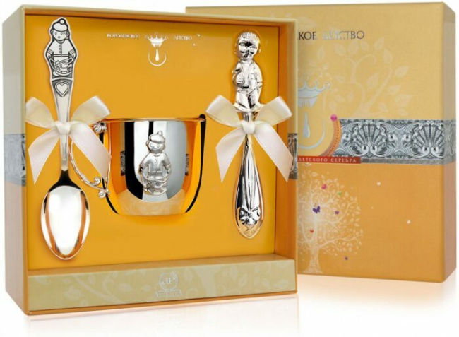 Набор серебряный для малышей КД "Мальчик": кружка, ложка, погремушка Набор серебряный для малышей КД "Мальчик": кружка, ложка, погремушка