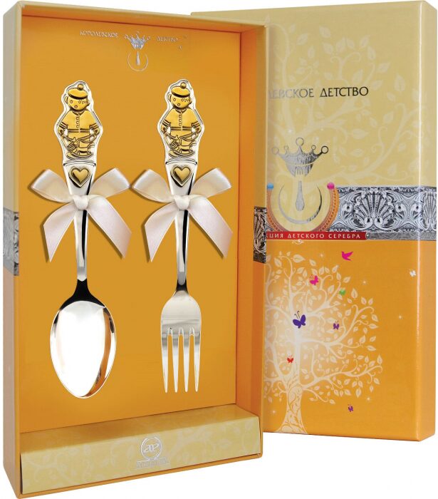 Набор детских серебряных столовых приборов КД "Мальчик" с позолотой, 2 предмета - артикул: AK01509 - стоимость: 22 900 руб. Набор детских серебряных столовых приборов КД "Мальчик" с позолотой, 2 предмета - артикул: AK01509 | Мосподарок