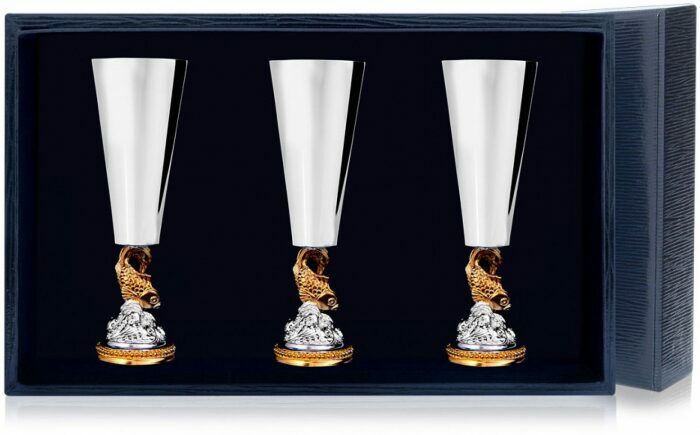 Набор серебряных рюмок для ликера "Золотая Рыбка" с позолотой на 3 персоны - артикул: AK01428 - стоимость: 40 900 руб. Набор серебряных рюмок для ликера "Золотая Рыбка" с позолотой на 3 персоны - артикул: AK01428 | Мосподарок