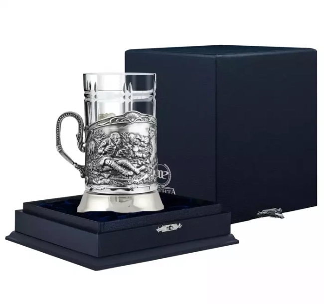 Серебряный подстаканник "Охотники на привале", чернение