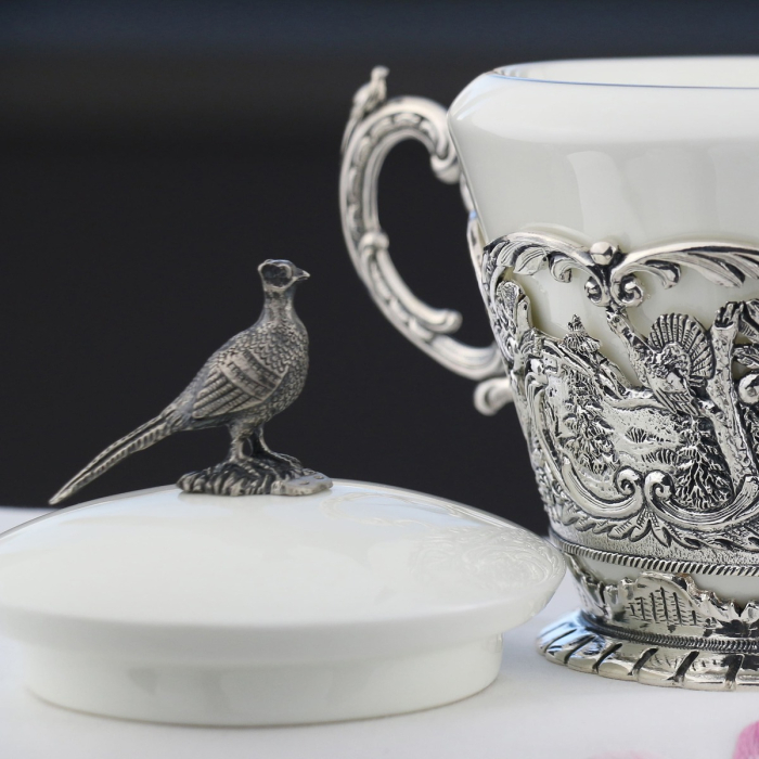Серебряный набор "Королевская охота": сахарница и совок для сахара - артикул: AK01598 | Мосподарок 