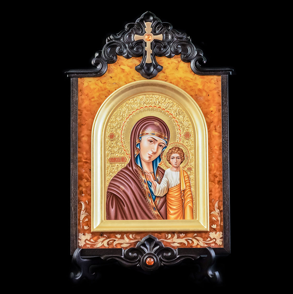Казанская икона Божией Матери в киоте из мореного дуба и янтаря - артикул: 77901 | Мосподарок 