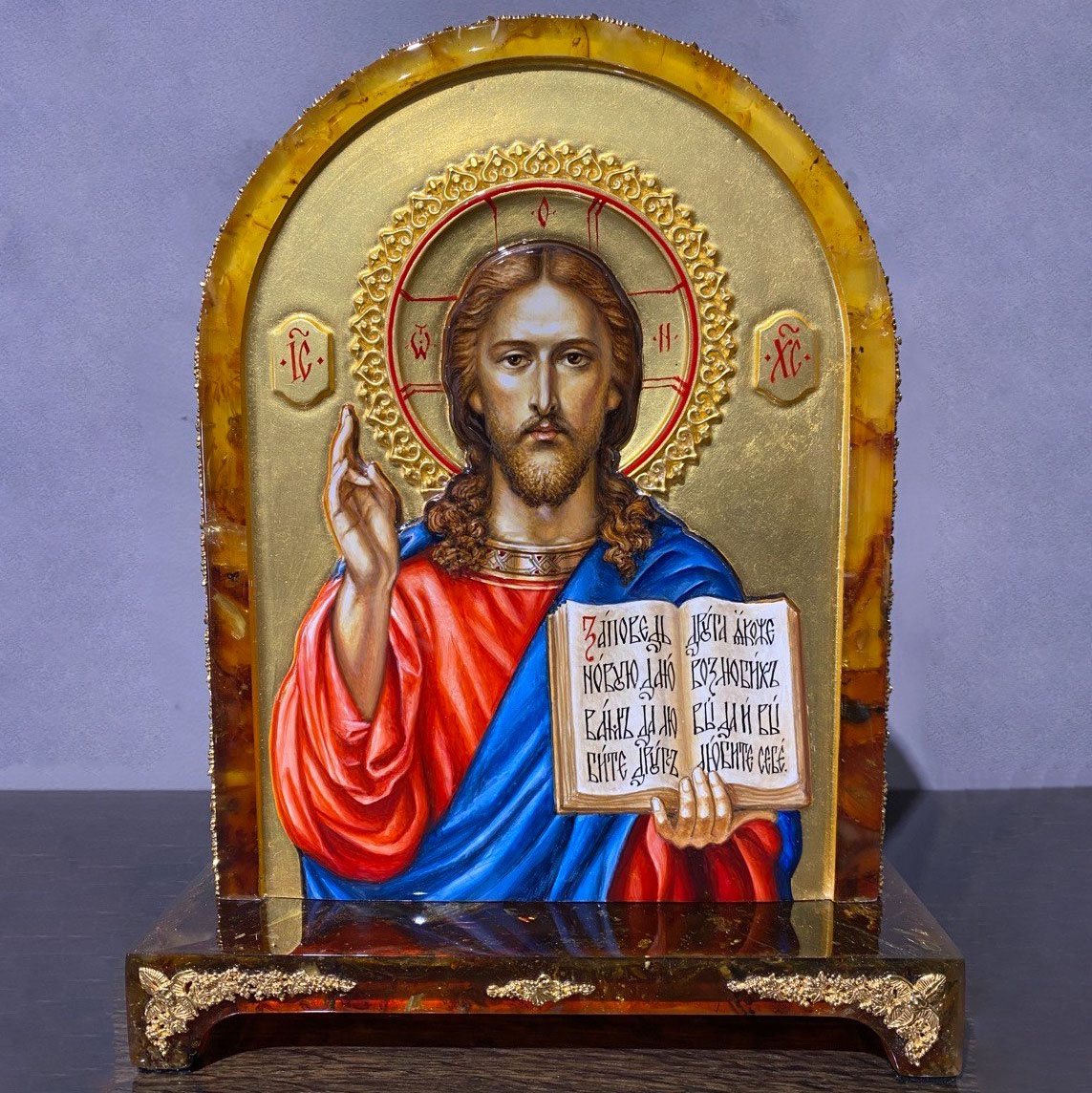 Настольная икона из янтаря "Спас Вседержитель" - артикул: 779059 | Мосподарок 
