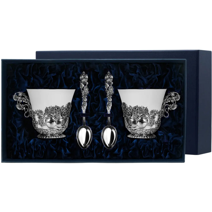 Набор чайных чашек из серебра "Натюрморт" на 2 персоны, с ложками - артикул: AK01269 - стоимость: 139 400 руб. Набор чайных чашек из серебра "Натюрморт" на 2 персоны, с ложками - артикул: AK01269 | Мосподарок