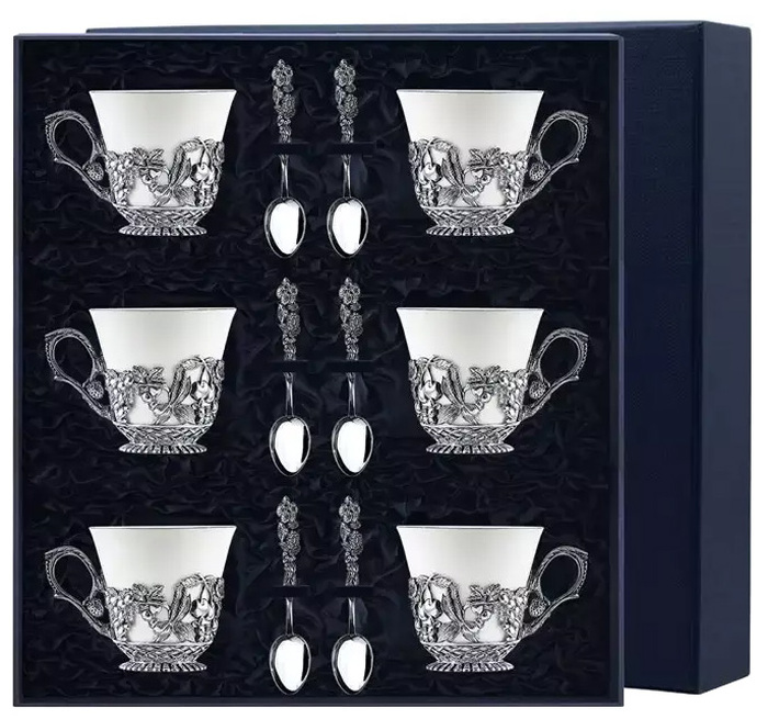 Серебряный чайный набор "Натюрморт": ложка, чашка, на 6 персон - артикул: AK01612 - стоимость: 414 300 руб. Серебряный чайный набор "Натюрморт": ложка, чашка, на 6 персон - артикул: AK01612 | Мосподарок