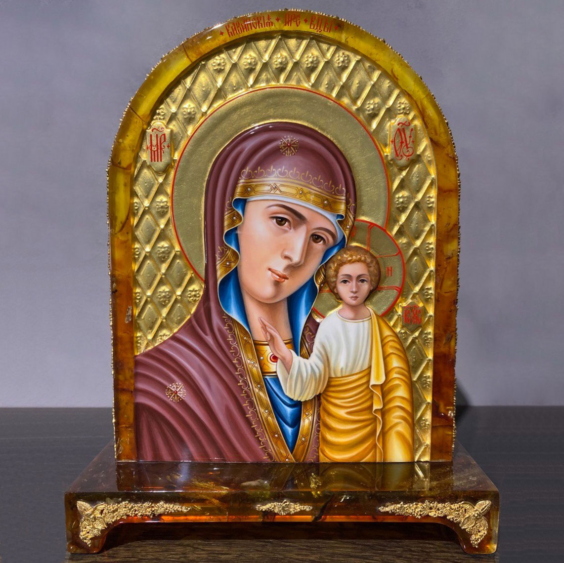 Настольная икона из янтаря &quot;Казанская икона Божией Матери&quot;