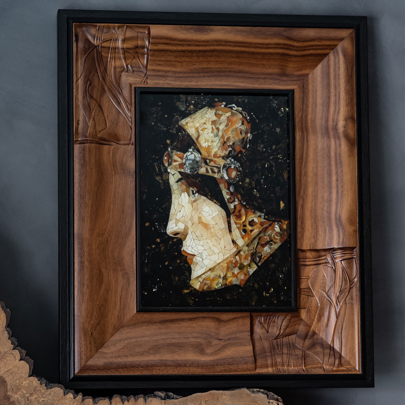 Панно из янтаря «Голова леди в средневековом костюме» Люсьен де Севола - артикул: 73406 | Мосподарок 