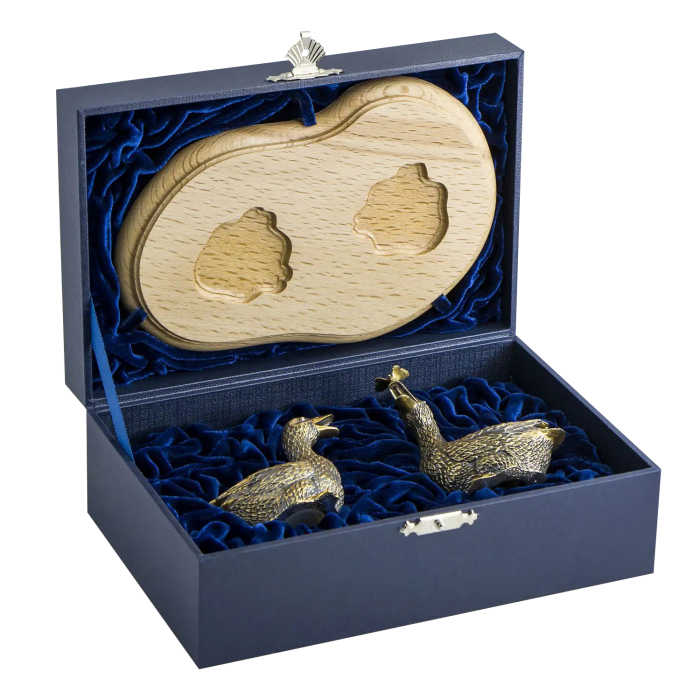 Серебряный набор для специй "Утки" - артикул: AK01109 - стоимость: 131 200 руб. Серебряный набор для специй "Утки" - артикул: AK01109 | Мосподарок