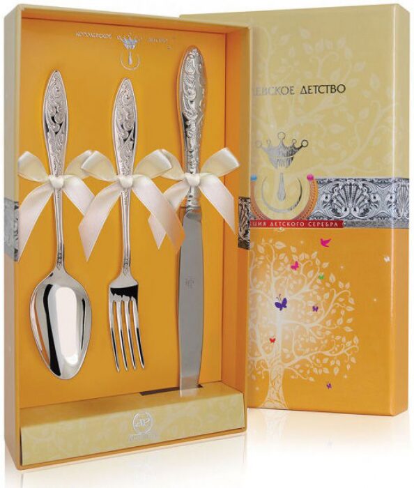 Набор детских серебряных столовых приборов КД "Морозко": вилка, ложка, нож, на 1 персону - артикул: AK01159 - стоимость: 44 200 руб. Набор детских серебряных столовых приборов КД "Морозко": вилка, ложка, нож, на 1 персону - артикул: AK01159 | Мосподарок