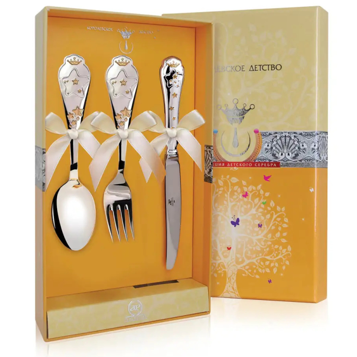 Набор детских серебряных столовых приборов КД "Звезда": вилка, ложка, нож с позолотой - артикул: AK01408 - стоимость: 36 100 руб. Набор детских серебряных столовых приборов КД "Звезда": вилка, ложка, нож с позолотой - артикул: AK01408 | Мосподарок