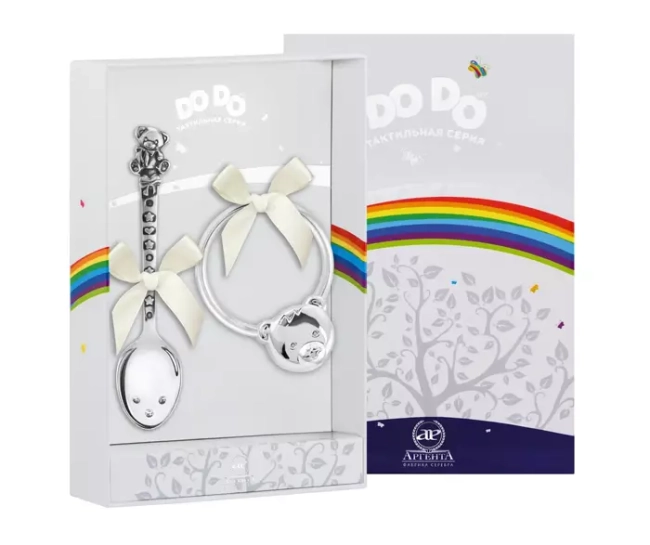 Серебряный набор для малышей DODO "Мишка с бантом": ложка и погремушка, на 1 персону Серебряный набор для малышей DODO "Мишка с бантом": ложка и погремушка, на 1 персону