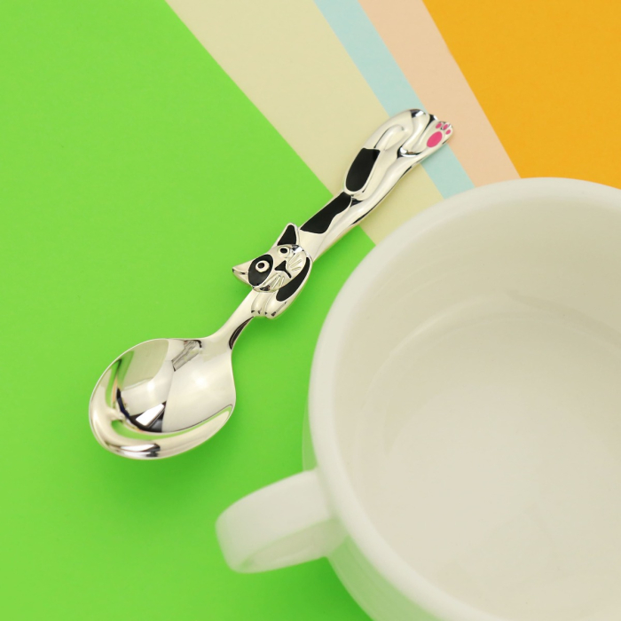 Набор детский серебряный КД "Котик": блюдце, кружка, ложка с с эмалью, на 1 персону - артикул: AK01569 - стоимость: 67 700 руб. Набор детский серебряный КД "Котик": блюдце, кружка, ложка с с эмалью, на 1 персону - артикул: AK01569 | Мосподарок