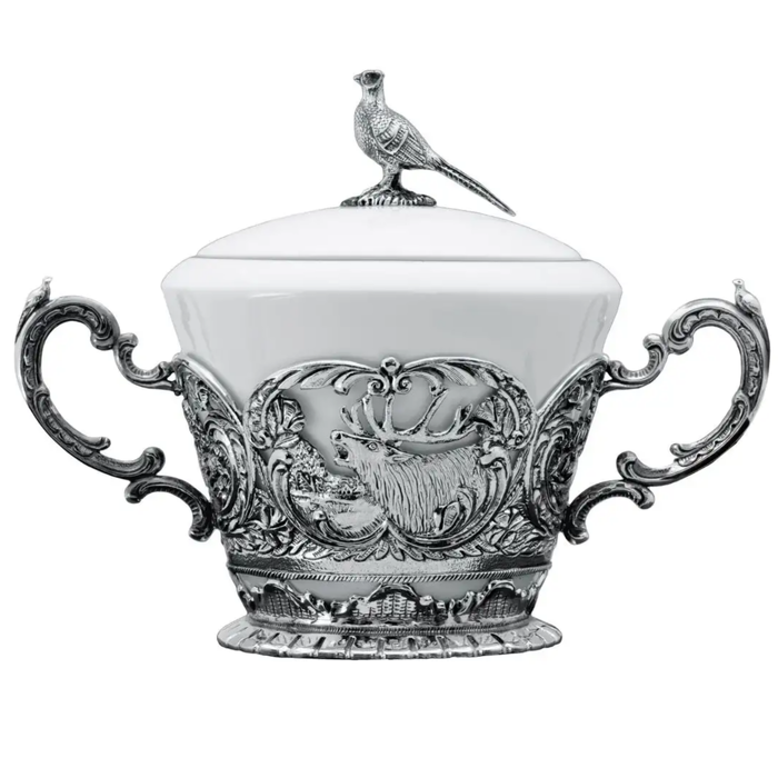 Набор из серебра "Королевская охота": сахарница, сливочник, чайник - артикул: AK01127 - стоимость: 478 400 руб. Набор из серебра "Королевская охота": сахарница, сливочник, чайник - артикул: AK01127 | Мосподарок