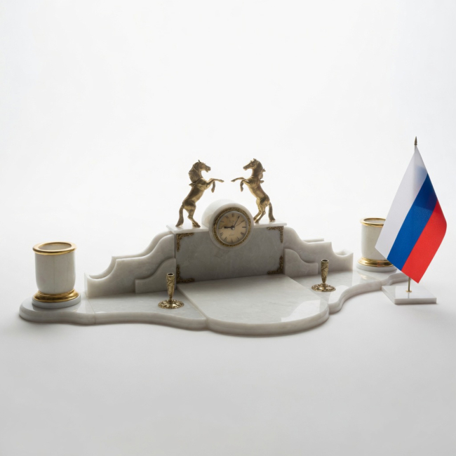 Настольный набор из белого мрамора "Кони"