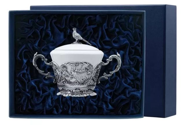 Серебряная сахарница "Королевская охота" с чернением Серебряная сахарница "Королевская охота" с чернением