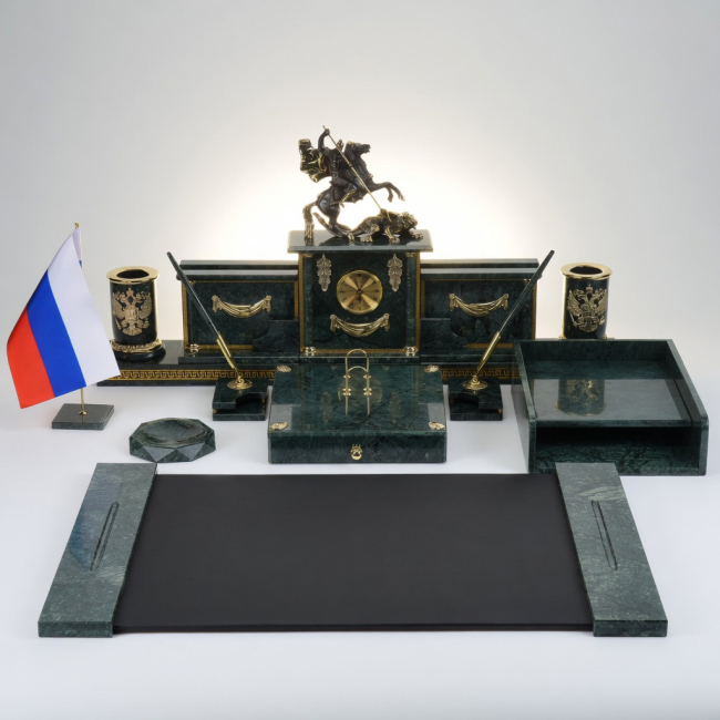 Настольный набор из зеленого мрамора "Георгий Победоносец"