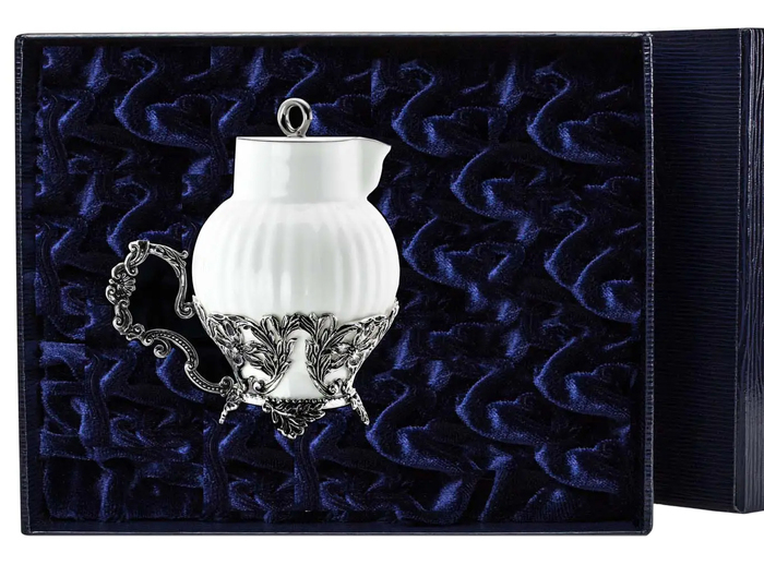 Серебряный сливочник "Симфония" с чернением - артикул: AK01623 - стоимость: 59 700 руб. Серебряный сливочник "Симфония" с чернением - артикул: AK01623 | Мосподарок