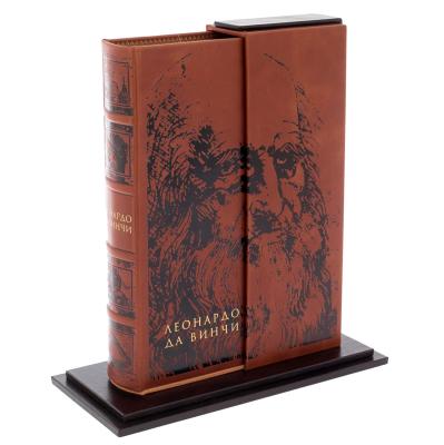 Книга в кожаном переплете "Леонардо Да Винчи" на подставке