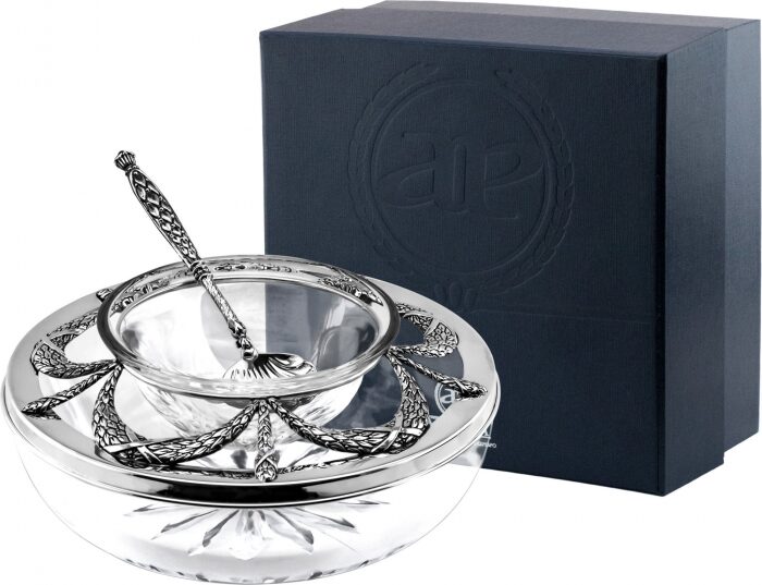 Серебряная икорница "Триумфальная" с ложкой - артикул: AK01523 - стоимость: 115 900 руб. Серебряная икорница "Триумфальная" с ложкой - артикул: AK01523 | Мосподарок
