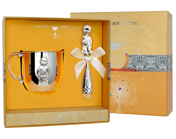 Набор из серебра для малышей "Мальчик": кружка и погремушка, на 1 персону - артикул: AK01687 - стоимость: 44 200 руб. Набор из серебра для малышей "Мальчик": кружка и погремушка, на 1 персону - артикул: AK01687 | Мосподарок