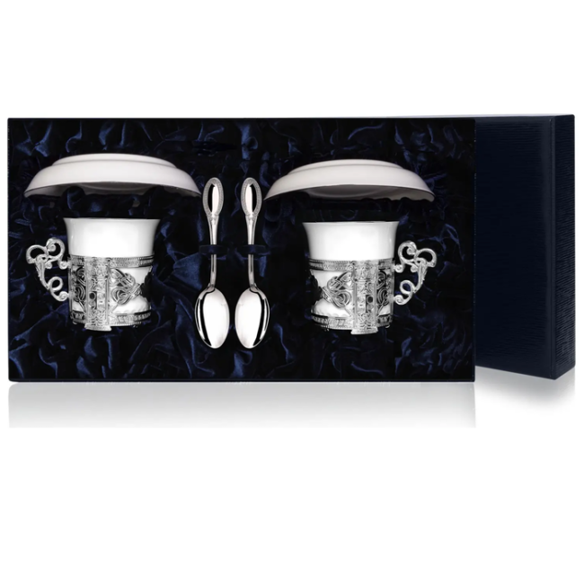Серебряный набор кофейных чашек "Август Октавиан": блюдце, ложка, чашка, на 2 персоны Серебряный набор кофейных чашек "Август Октавиан": блюдце, ложка, чашка, на 2 персоны