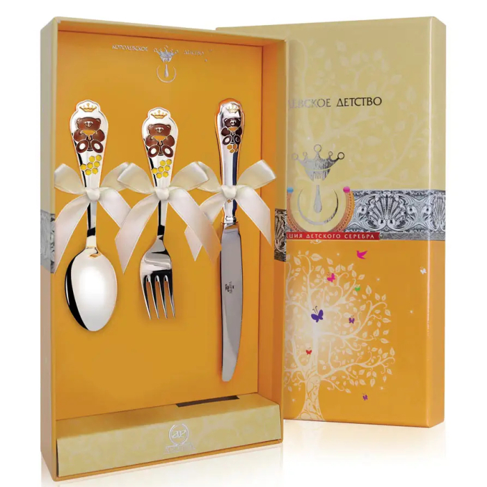Набор детских серебряных столовых приборов КД "Мишка": вилка, ложка, нож с позолотой и с эмалью - артикул: AK01407 - стоимость: 36 100 руб. Набор детских серебряных столовых приборов КД "Мишка": вилка, ложка, нож с позолотой и с эмалью - артикул: AK01407 | Мосподарок