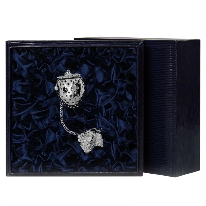 Серебряное ситечко "Ягодка" - артикул: AK01597 - стоимость: 23 400 руб. Серебряное ситечко "Ягодка" - артикул: AK01597 | Мосподарок