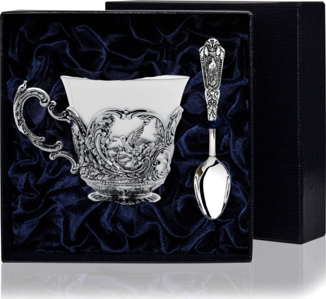 Чайная чашка из серебра "Королевская охота" с ложкой Чайная чашка из серебра "Королевская охота" с ложкой