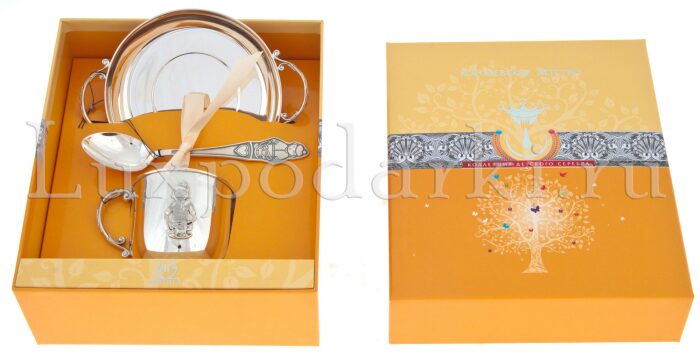 Набор детский серебряный КД "Мальчик" (3 предмета, с кружкой и блюдцем) - артикул: AK01449 - стоимость: 70 100 руб. Набор детский серебряный КД "Мальчик" (3 предмета, с кружкой и блюдцем) - артикул: AK01449 | Мосподарок