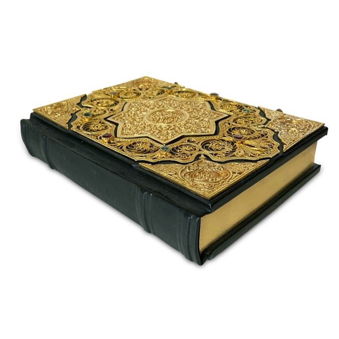 Коран с филигранью (золото) с гранатами и гидротермальными изумрудами - артикул: 800111 | Мосподарок 