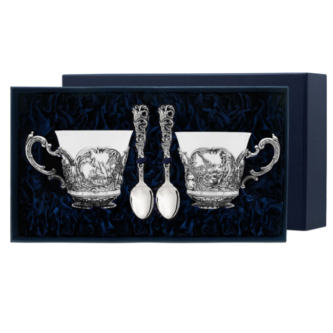 Набор чайных чашек из серебра "Королевская охота" на 2 персоны, с ложками Набор чайных чашек из серебра "Королевская охота" на 2 персоны, с ложками