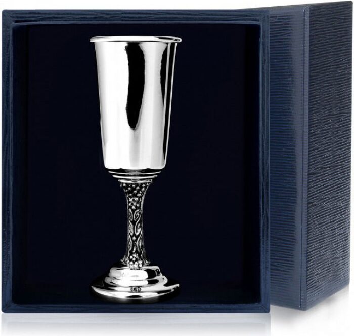 Рюмка для водки из серебра "Виноград" на 1 персону - артикул: AK01294 - стоимость: 15 900 руб. Рюмка для водки из серебра "Виноград" на 1 персону - артикул: AK01294 | Мосподарок