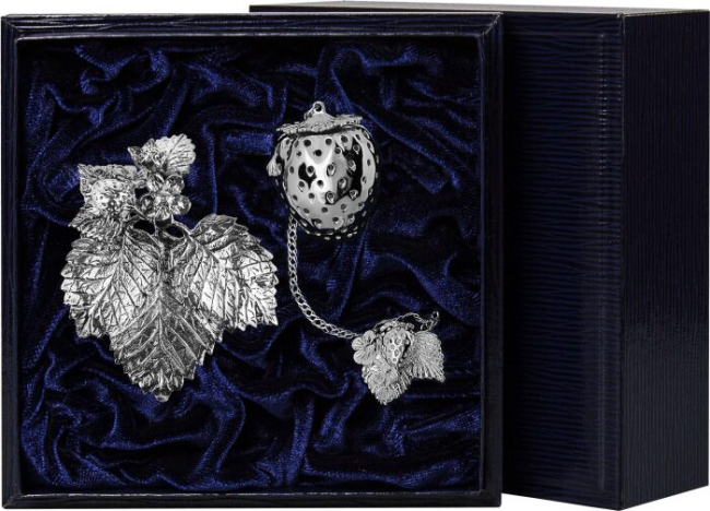 Ситечко для заваривания чая из серебра "Ягодка" с подставкой "Листок" Ситечко для заваривания чая из серебра "Ягодка" с подставкой "Листок"