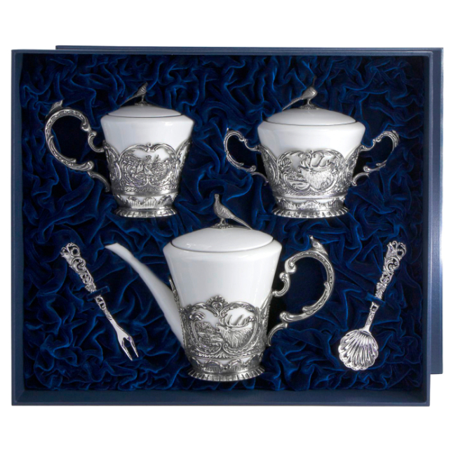 Серебряный чайный  набор "Королевская охота": вилка для лимона, сахарница, сливочник, совок для сахара, чайник,на 2 персоны Серебряный чайный  набор "Королевская охота": вилка для лимона, сахарница, сливочник, совок для сахара, чайник,на 2 персоны