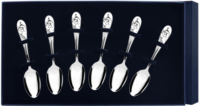 Набор из 6 серебряных чайных ложек "Кружевные узоры" с белой эмалью - артикул: AK01561 - стоимость: 59 400 руб. Набор из 6 серебряных чайных ложек "Кружевные узоры" с белой эмалью - артикул: AK01561 | Мосподарок