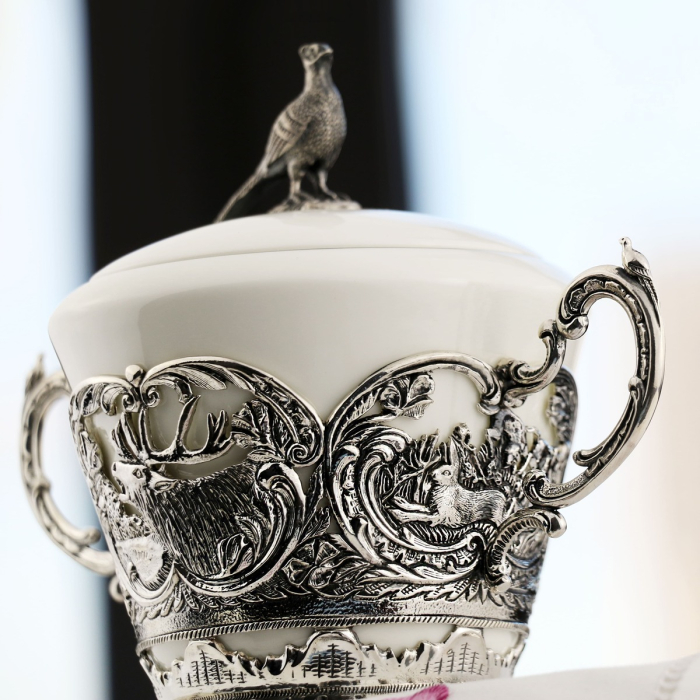 Серебряная сахарница "Королевская охота" с чернением - артикул: AK01621 - стоимость: 132 700 руб. Серебряная сахарница "Королевская охота" с чернением - артикул: AK01621 | Мосподарок