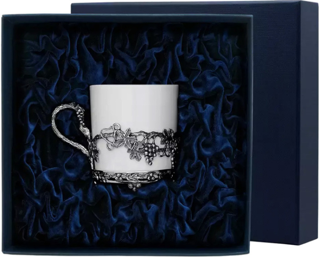 Чайная чашка из серебра и фарфора "Виноград" Чайная чашка из серебра и фарфора "Виноград"