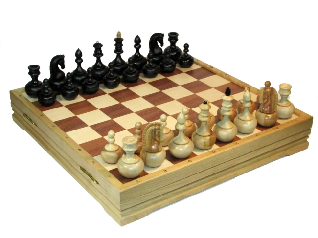 Шахматы большие "Неваляшки" на березовой доске 47 см