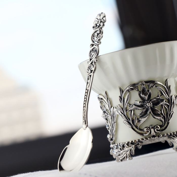 Серебряный чайный набор "Симфония": ложка, чашка - артикул: AK01443 - стоимость: 51 400 руб. Серебряный чайный набор "Симфония": ложка, чашка - артикул: AK01443 | Мосподарок