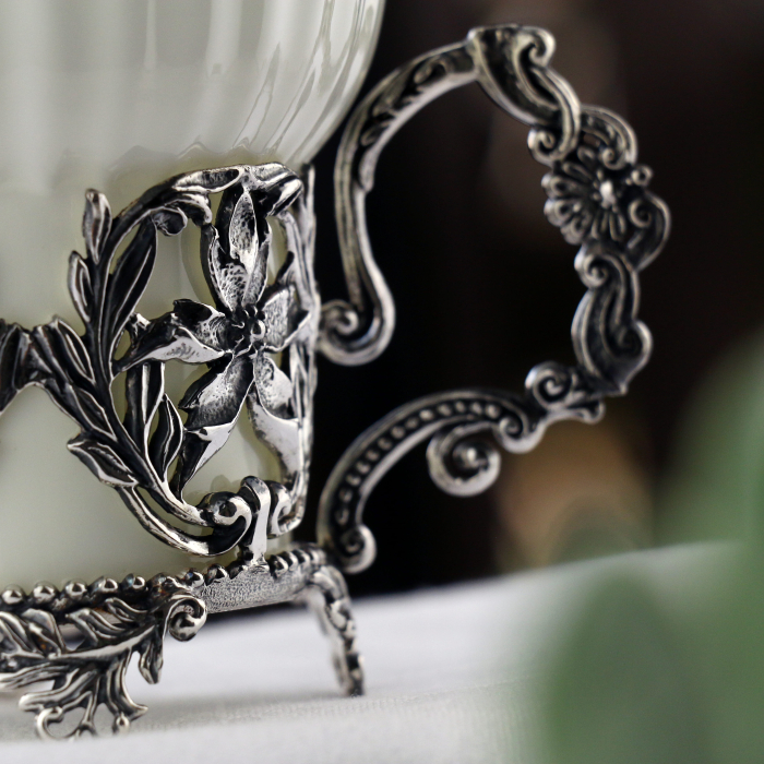 Чайная чашка из серебра и фарфора "Симфония" с чернением - артикул: AK01634 - стоимость: 44 600 руб. Чайная чашка из серебра и фарфора "Симфония" с чернением - артикул: AK01634 | Мосподарок